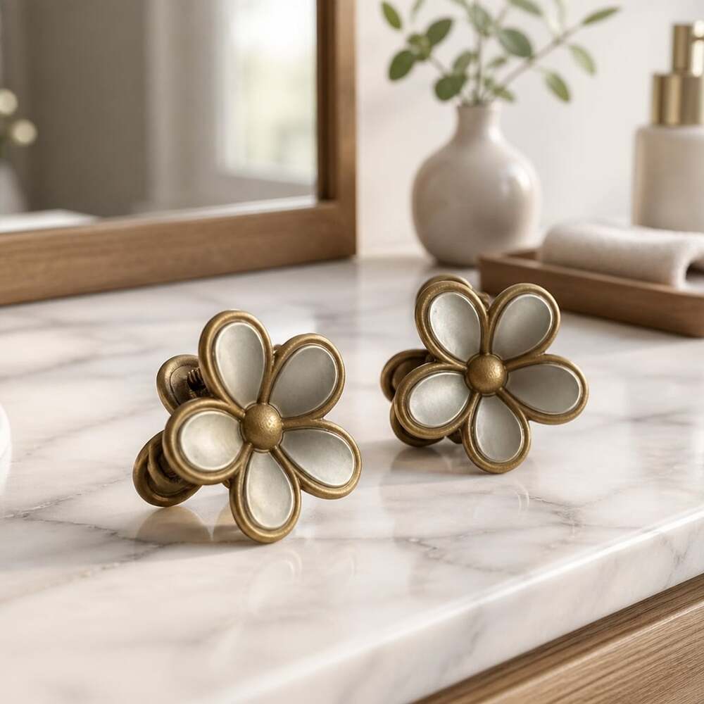 Pretty Gold-Accented Flower Hair Claw Clip Daisy White Petals